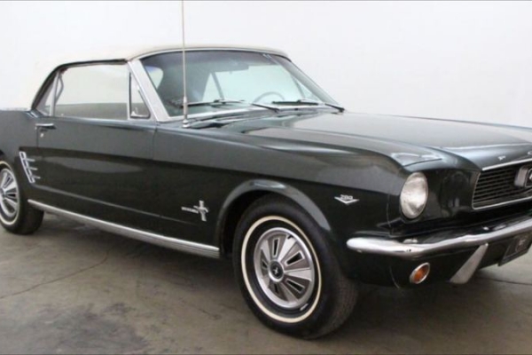 Ford Mustang 1966 V8 Carbiolet – Vorderansicht